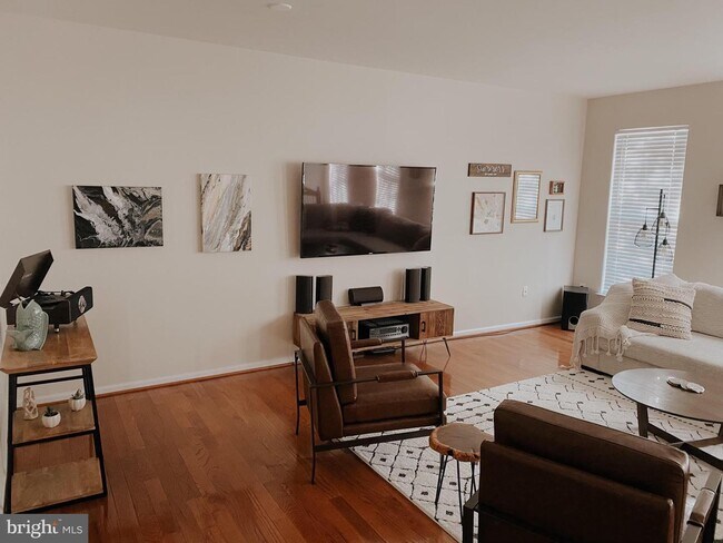 Foto del edificio - 1104 Hoke Ln