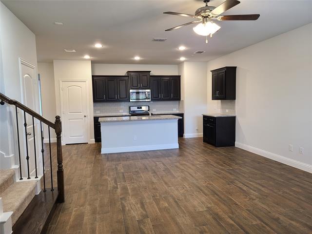 Foto del edificio - 6820 Meadow Crest Dr