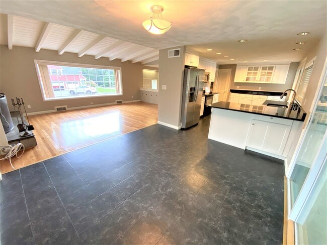 Building Photo - 14 Doncaster Cir