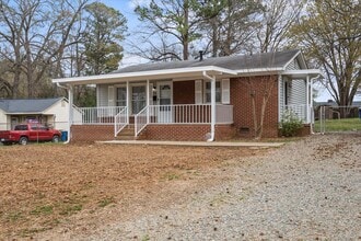 Building Photo - 208 Tomberlin Rd