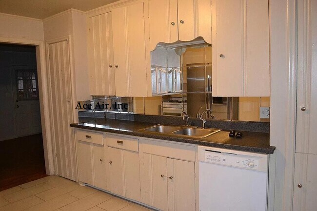 Foto del edificio - 6530 E 5th Pl