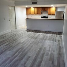 Building Photo - 9909 Westwood Dr