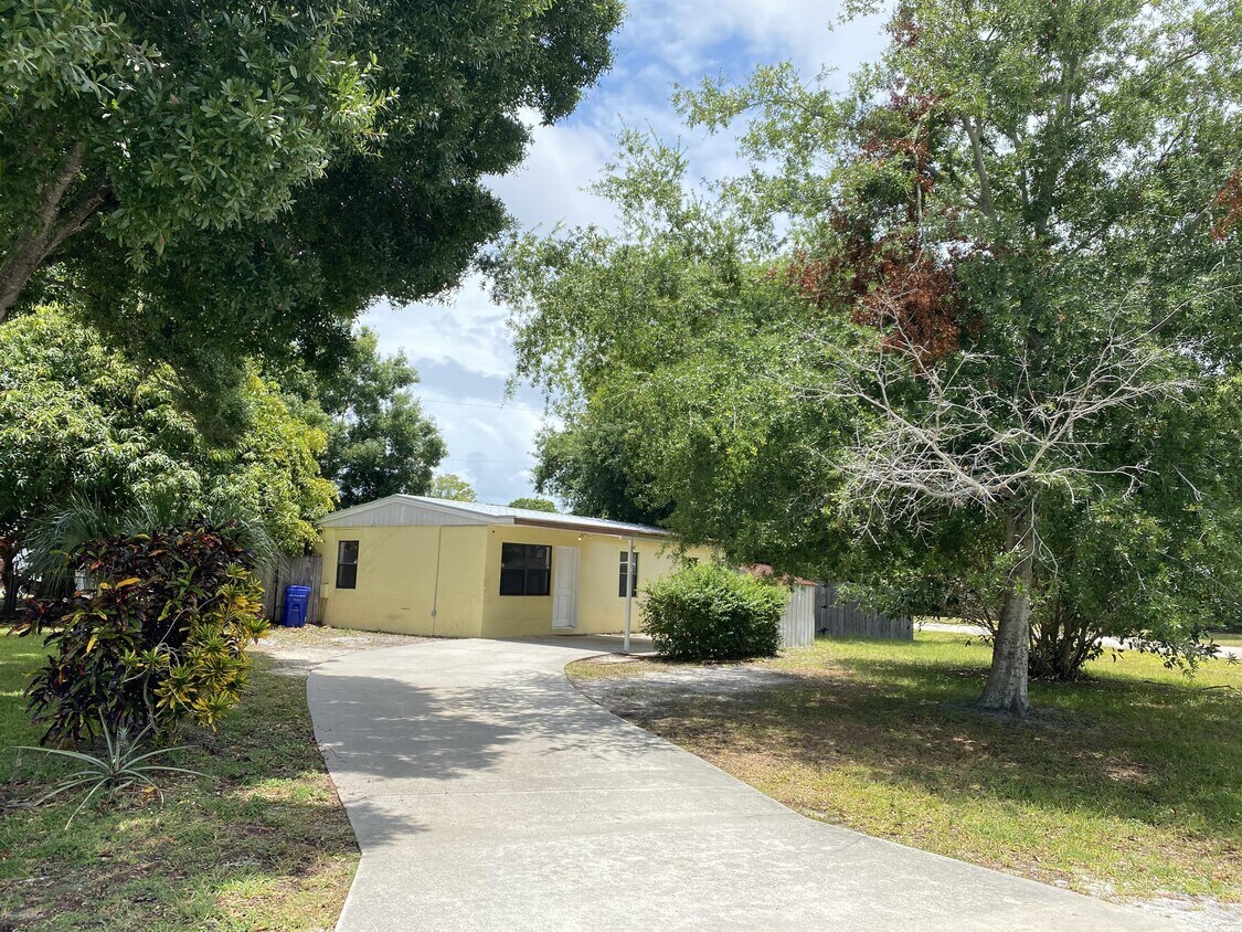 Primary Photo - 1406 16th Ave