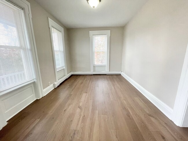 Building Photo - 404 Mountain St