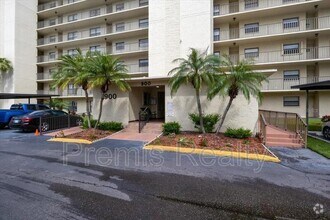 Building Photo - 900 Cove Cay Dr