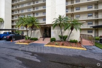 Building Photo - 900 Cove Cay Dr