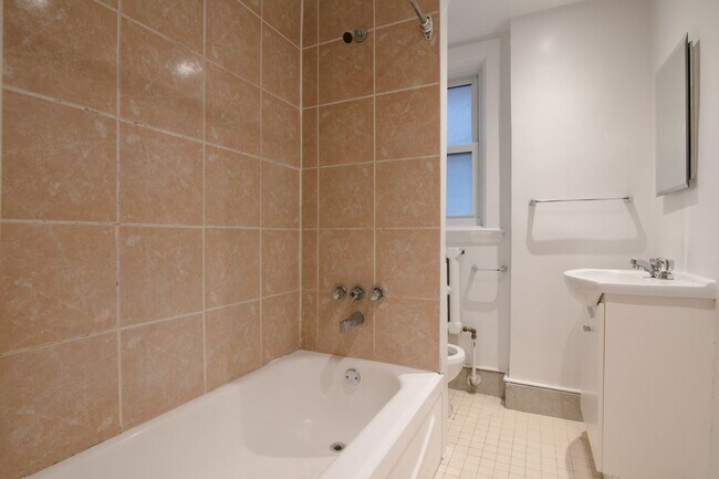 Photo du bâtiment - 1 Av. Rosemount