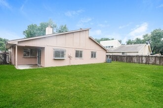 Building Photo - 6918 Skyline Park Dr