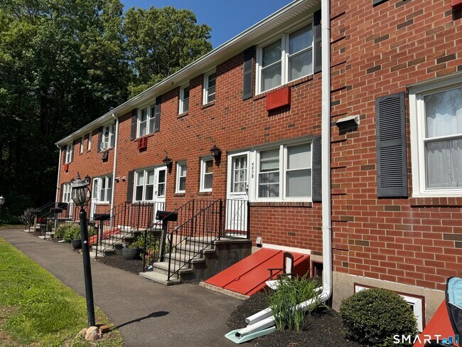 Foto del edificio - 480 Radmere Rd