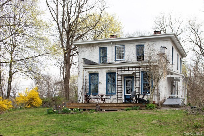 Foto del edificio - 225 Barrytown Rd