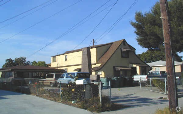Building Photo - 453 Hill St