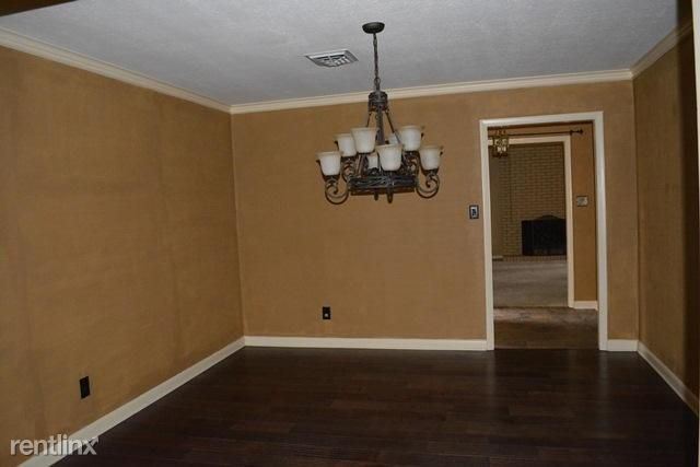 Building Photo - 1202 Springdale Dr