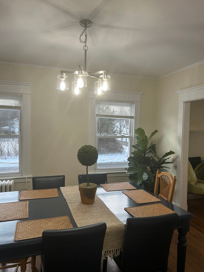 Building Photo - 1946 Chapel St