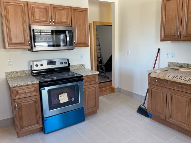 Building Photo - 149 Hillside St