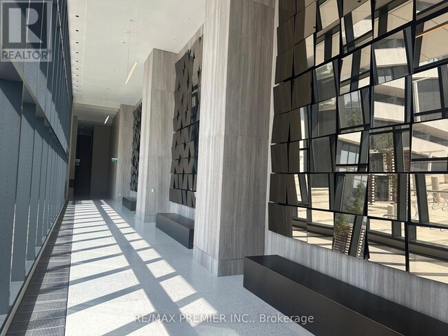 Building Photo - 225 Commerce St