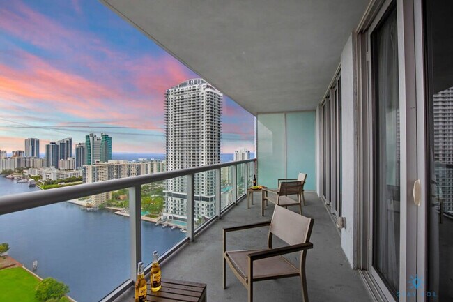 Foto del edificio - 2602 E Hallandale Beach Blvd