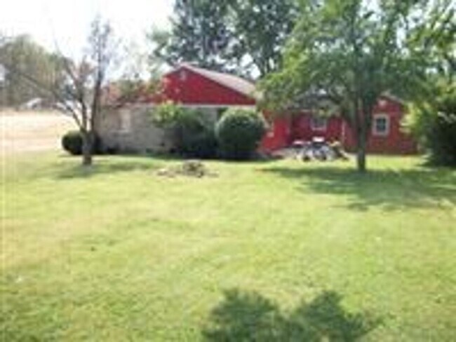 Building Photo - 2202 N Fritz Dr