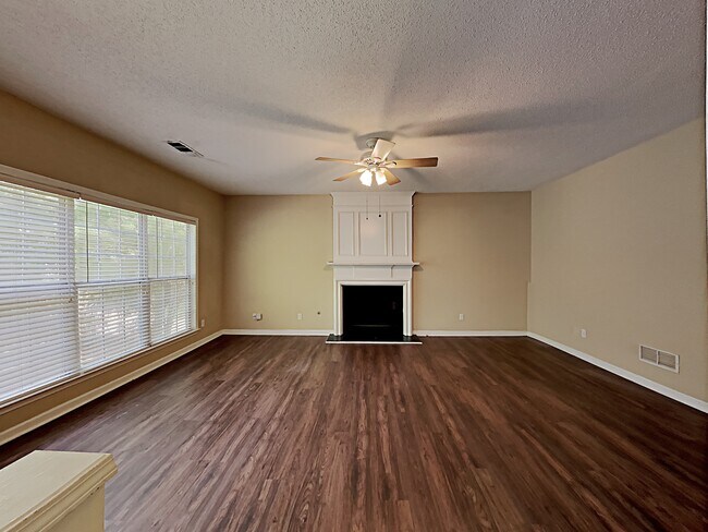 Building Photo - 150 Sessingham Ln