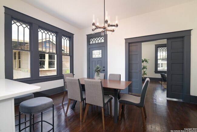 Foto del edificio - 207 Loretta Pl