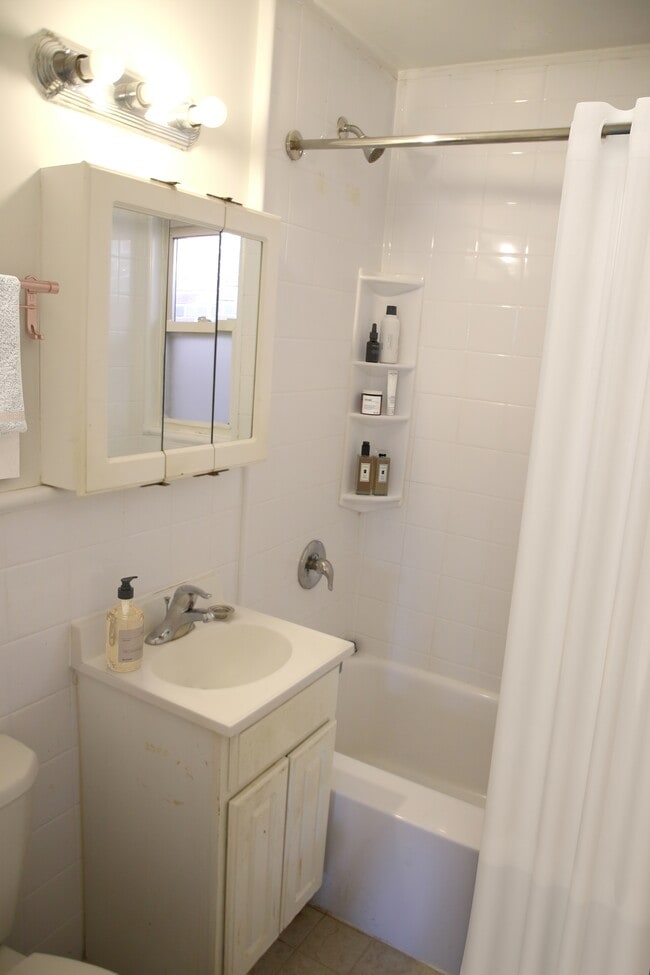 d2 Bathroom - 319 E Broadway