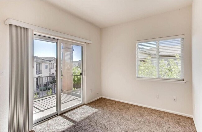 Building Photo - 1012 Sonoma Circle Unit G