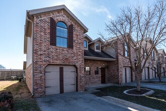 Building Photo - 4069 Glenstone Terrace