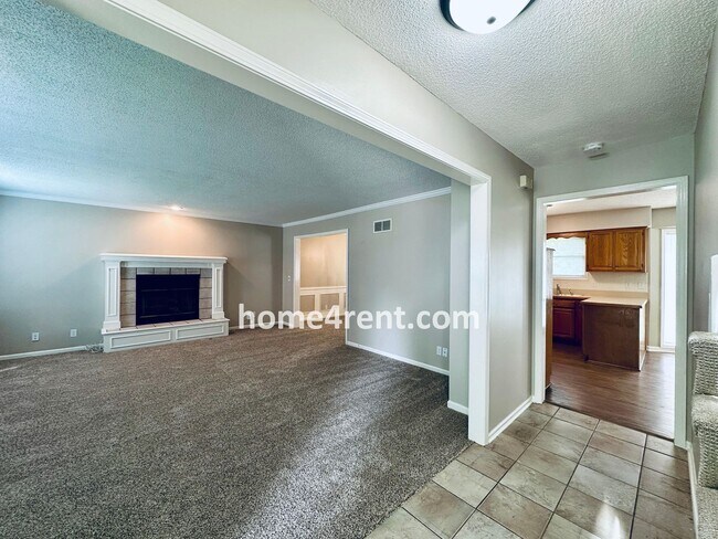Foto del edificio - Blue Valley Schools w/ Hardwood Floors and...
