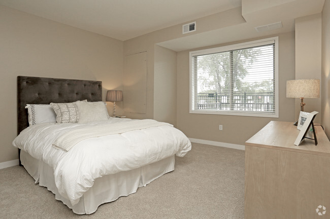 1HAB, 1BA - Brighton - The View at Long Lake