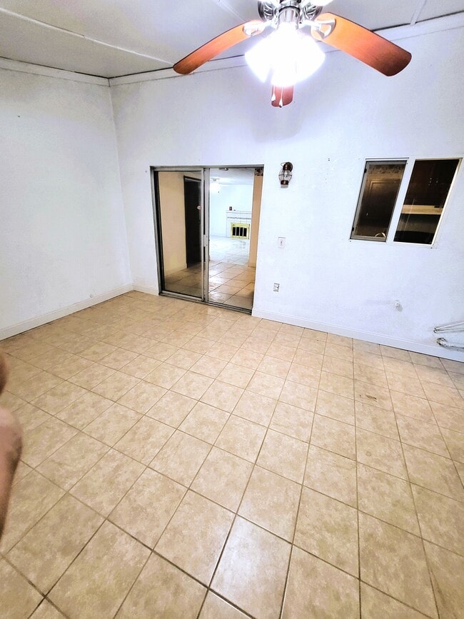 Building Photo - 8733 Lansdowne Dr