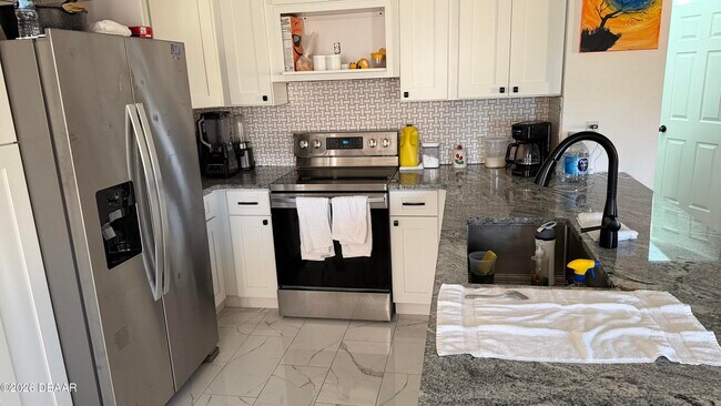 Foto del edificio - 215 Woodland Ave