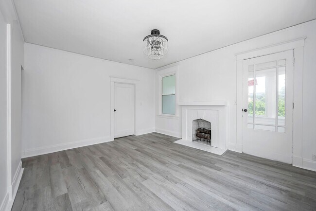 Foto del edificio - 108 E Daniels St