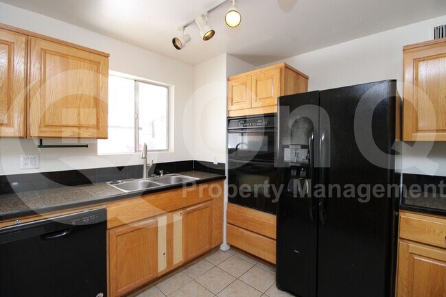 Building Photo - 1351 W 14th St