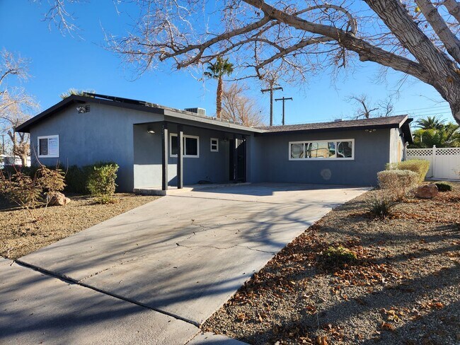 Building Photo - GORGEOUS 3 bedroom, 1,374sf single story home