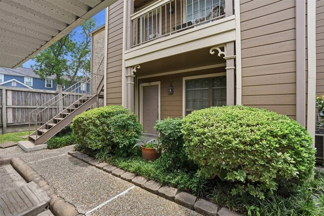 Building Photo - 1860 White Oak Dr
