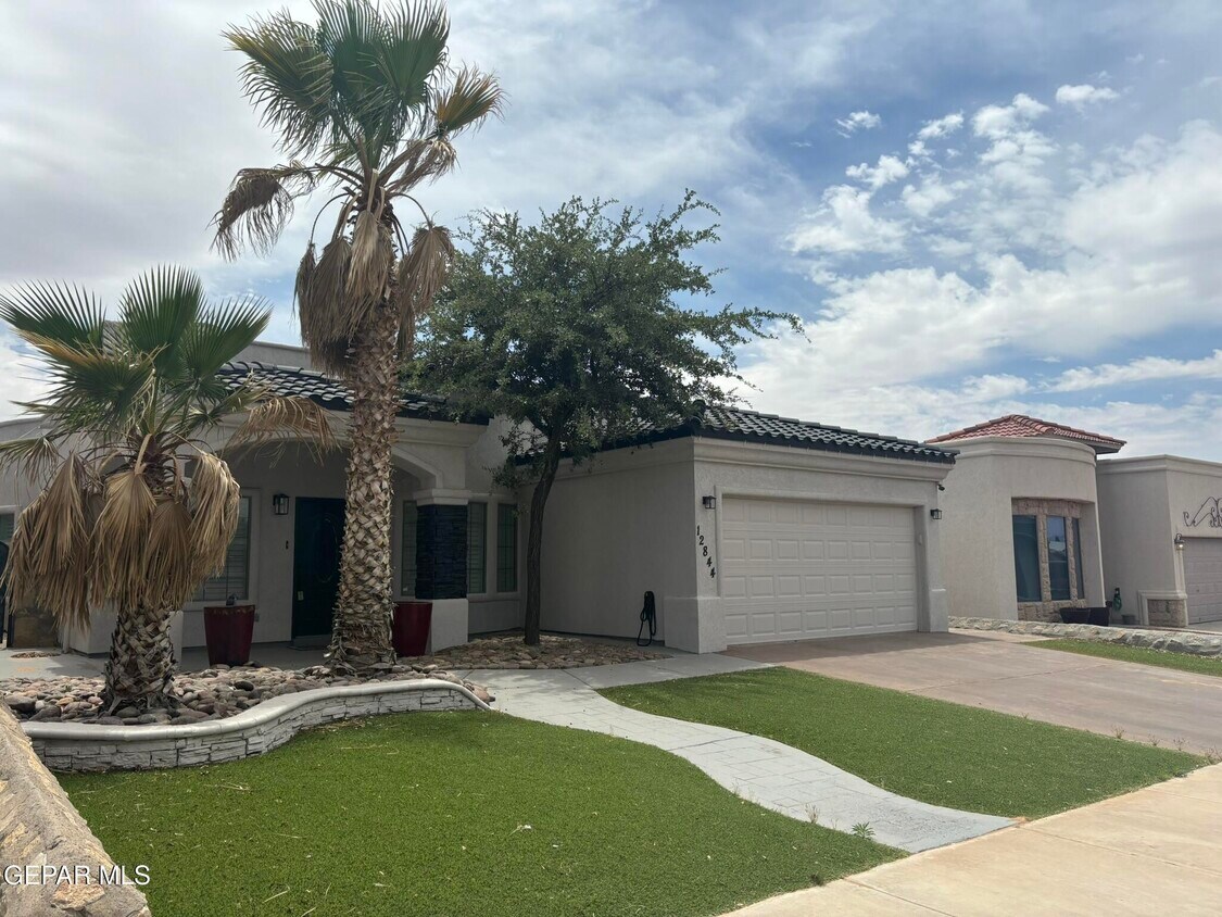 Foto principal - 12844 Cozy Cove Ave