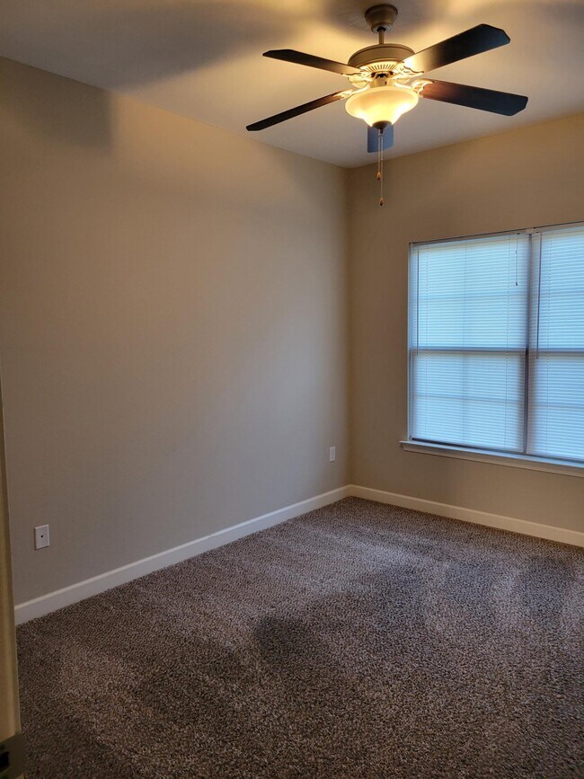 Foto del edificio - 2616 Fieldstone Dr