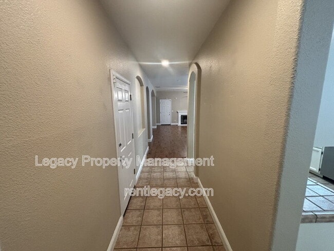Building Photo - 1724 Magenta Dr