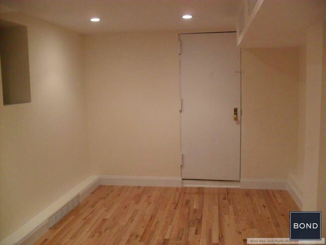 Building Photo - 315 E 73rd St