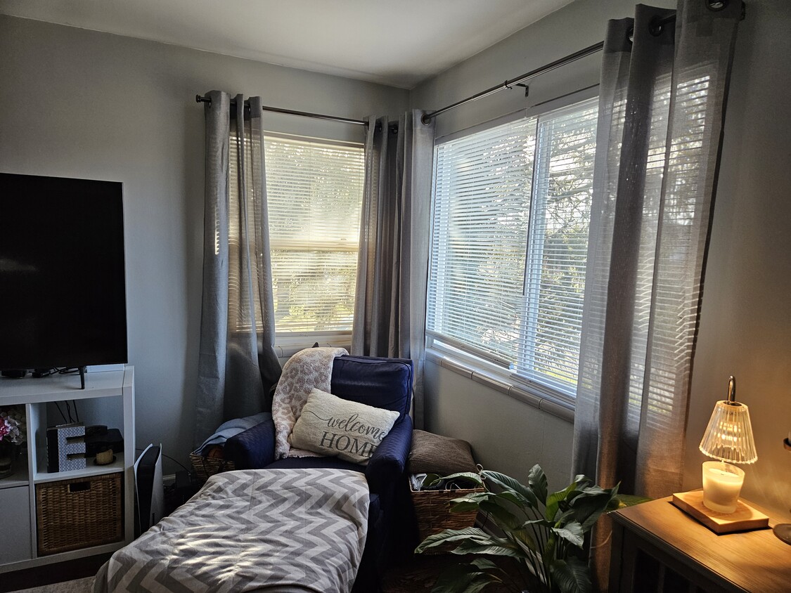 Foto principal - 1620 Broadview Ave