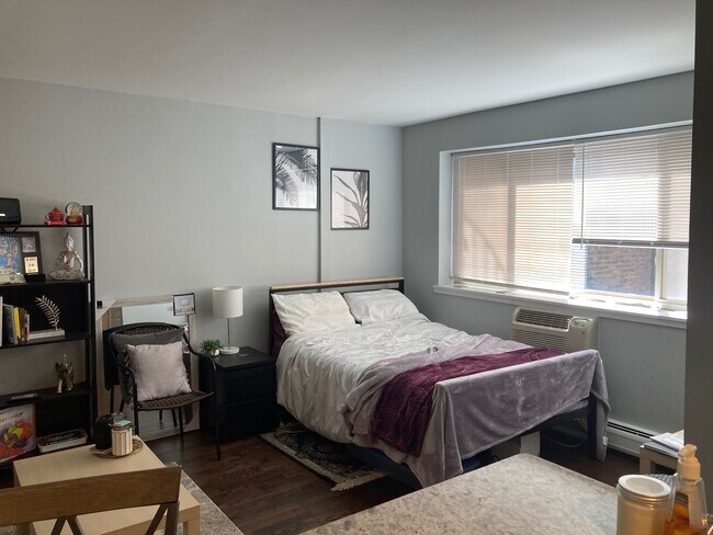 Foto del edificio - 2827 N Cambridge Ave