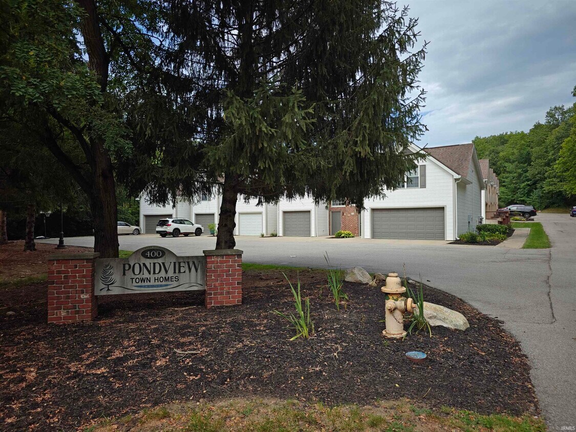 Primary Photo - 400 Saw Mill Rd