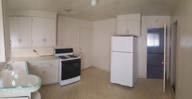 Foto del edificio - 11848 Foothill Blvd