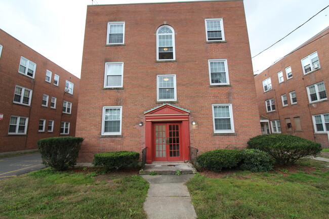 Building Photo - 15 Chapman St