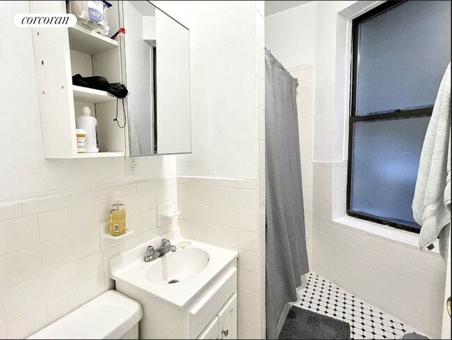 Foto del edificio - 230 E 25th St