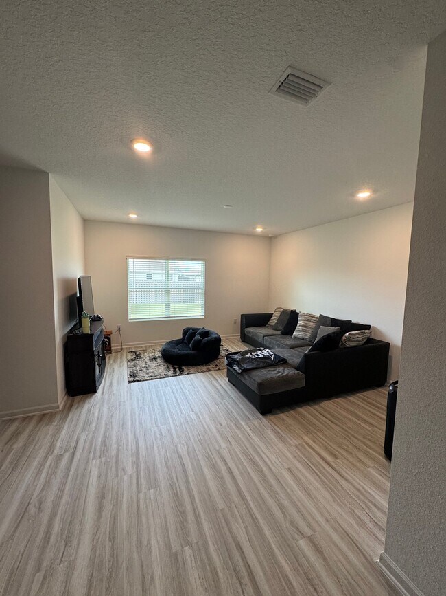 Building Photo - 1256 Hayward Lp
