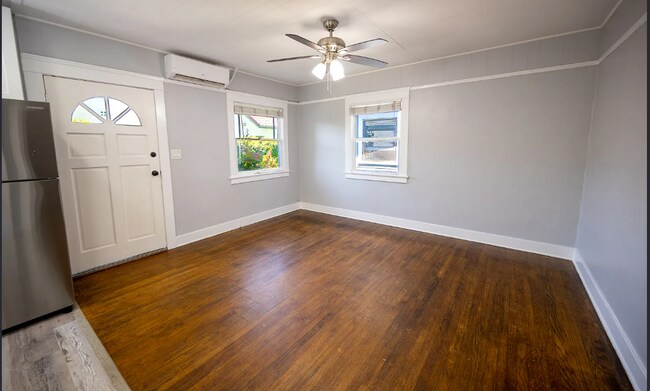 Building Photo - LOOK NO FURTHER!! Cottage Style 1 Bed/1 Ba...