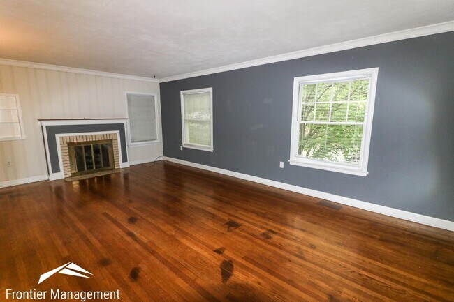 Building Photo - Beautiful five bedroom home in a neighborh...