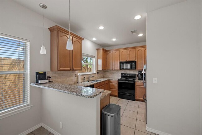 Foto del edificio - 7312 E Ben White Blvd