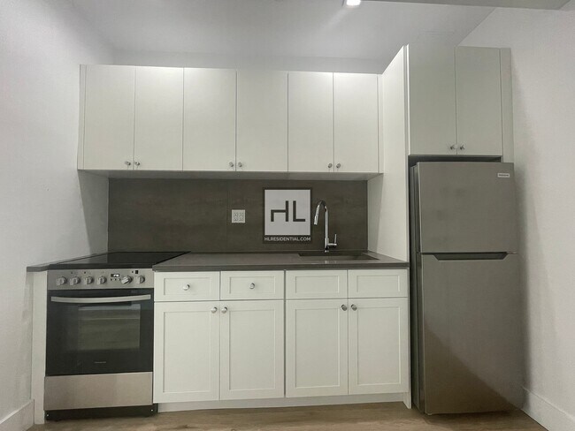 Foto del edificio - 2510 BEDFORD AVENUE 6E