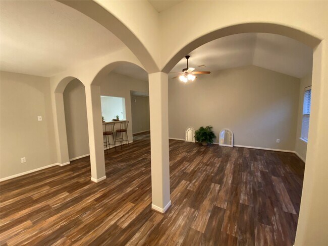 Foto del edificio - 4622 Bridgestone Path Dr